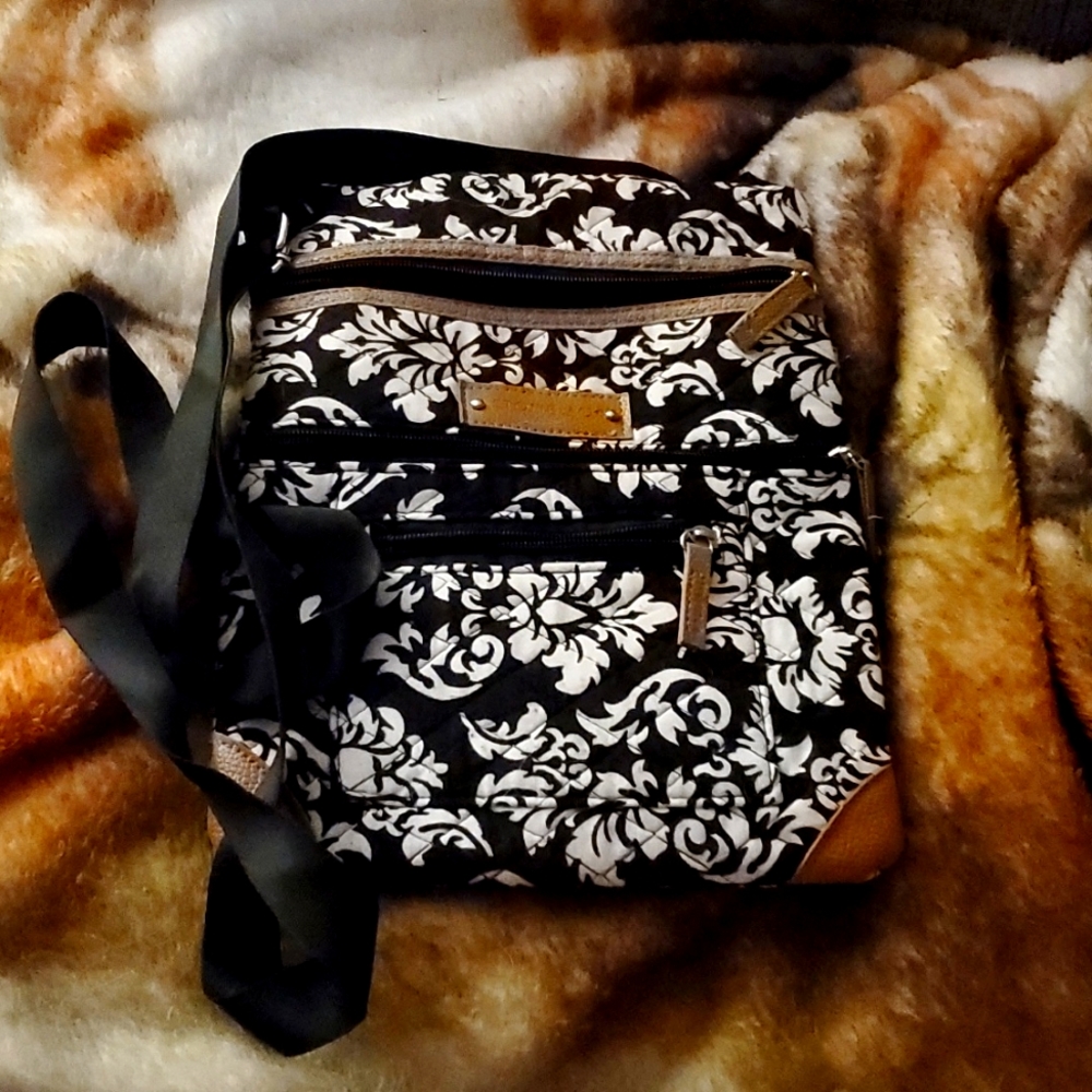 Stone Mountain black and white shoulder bag